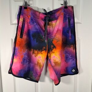 CG Habitat Men’s OG Athletic Fit 309 Board Swim Trunks Shorts Tie Dye Size 34